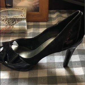 Fioni Black peep toe Stilettos